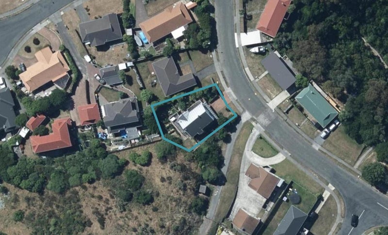 7 Doncaster Terrace, Ascot Park, Porirua - Carousel 1