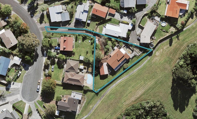 30 Pahi Place, West Harbour, Auckland - Carousel 1