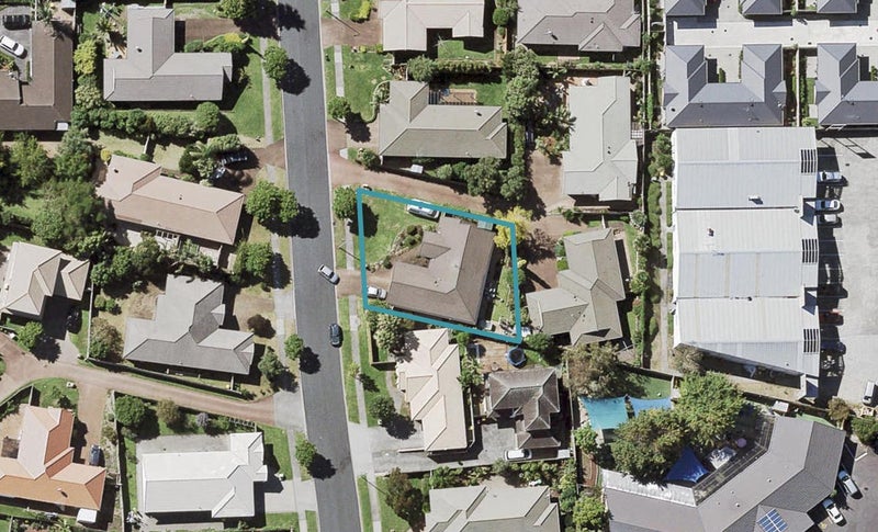 72 Bob Charles Drive, Golflands, Auckland - Carousel 1