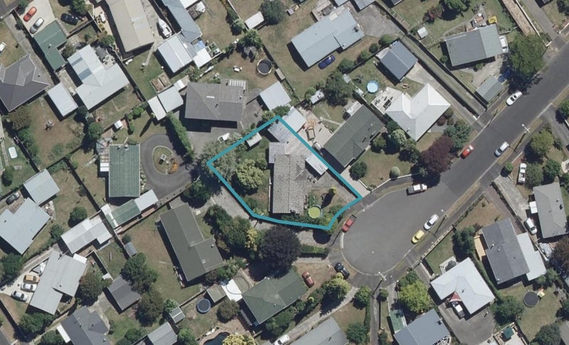 21 Patrick Place, Fitzroy, Hamilton - Carousel 1