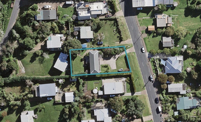 13 Tui Street, Oneroa, Waiheke Island - Carousel 1