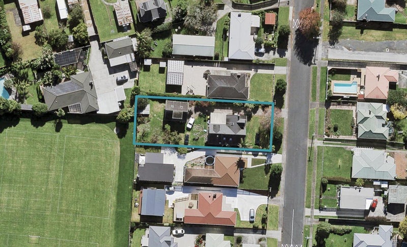 18 Peachgrove Road, Te Atatu Peninsula, Auckland - Carousel 1