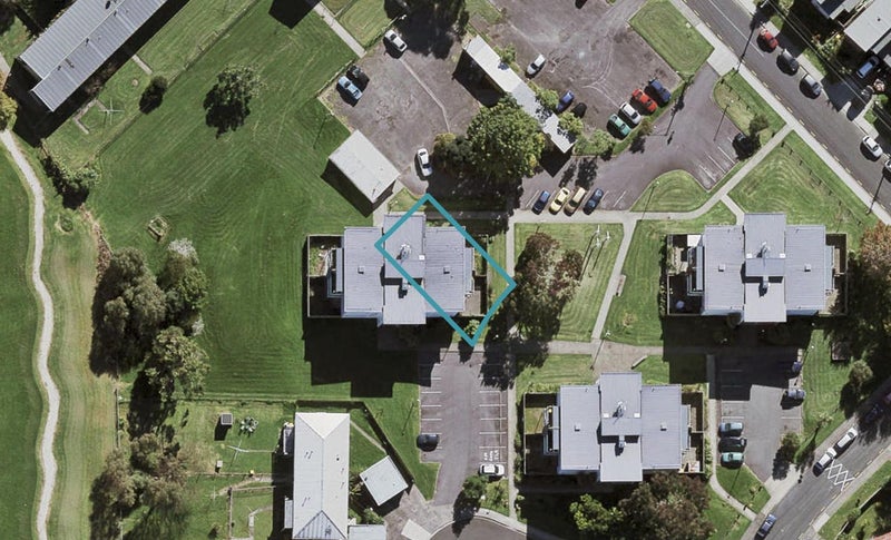 10 Tiakina Road, Northcote, Auckland - Carousel 1