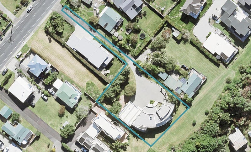 1039 Whangaparaoa Road, Tindalls Beach, Whangaparaoa - Carousel 1