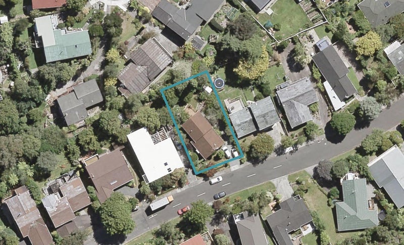 15 Chichester Drive, Pinehaven, Upper Hutt - Carousel 1