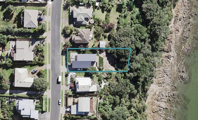 24 Kennedy Point Road, Surfdale, Waiheke Island - Carousel 1