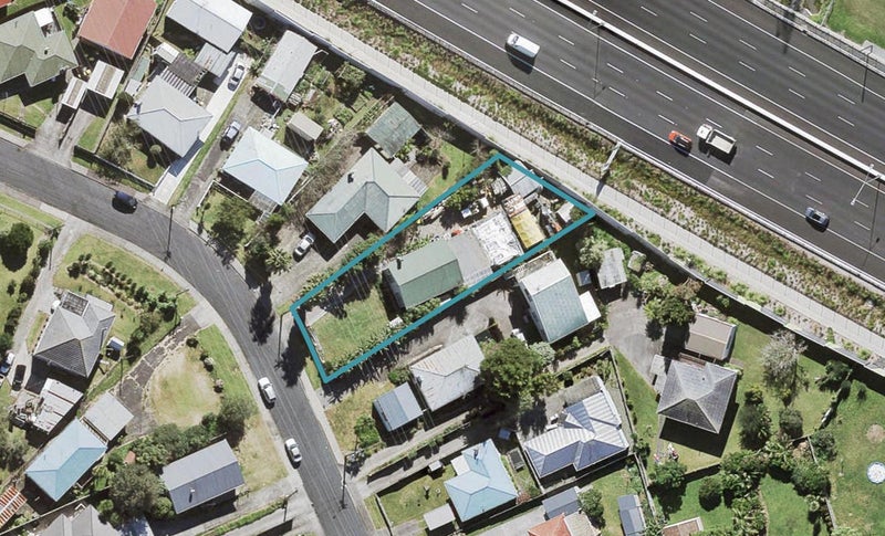 11 Marewa Street, Te Atatu South, Auckland - Carousel 1