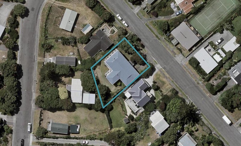 6 Hughes Street, Waikanae Beach, Waikanae - Carousel 1