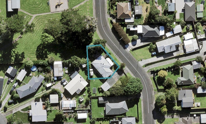 12A Roby Street, Te Atatu Peninsula, Auckland - Carousel 1