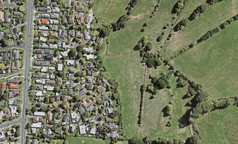 155 Otuwairoa Esplanade, Ōpaheke, Papakura - Carousel 1