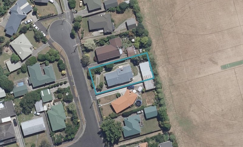 14 Defoe Avenue, Hillcrest, Hamilton - Carousel 1