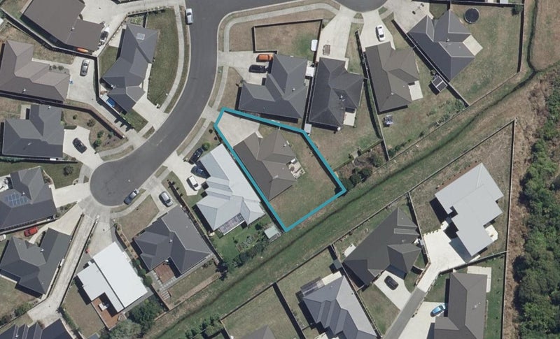 9 Edward Street, Grandview Heights, Hamilton - Carousel 1