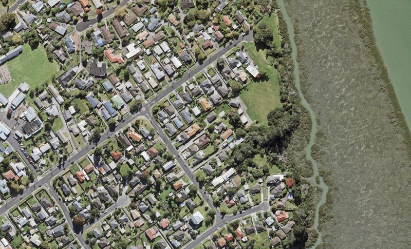 6 Ayrton Street, Te Atatu South, Auckland - Carousel 1