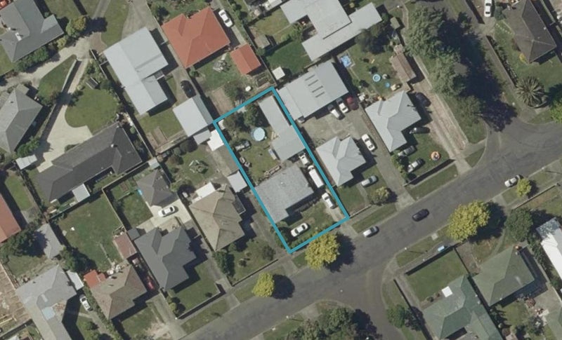 11 Liverpool Street, Takaro, Palmerston North - Carousel 1