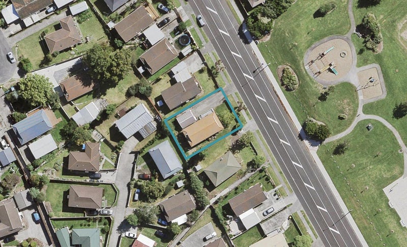 198 Waitemata Drive, Ranui, Auckland - Carousel 1