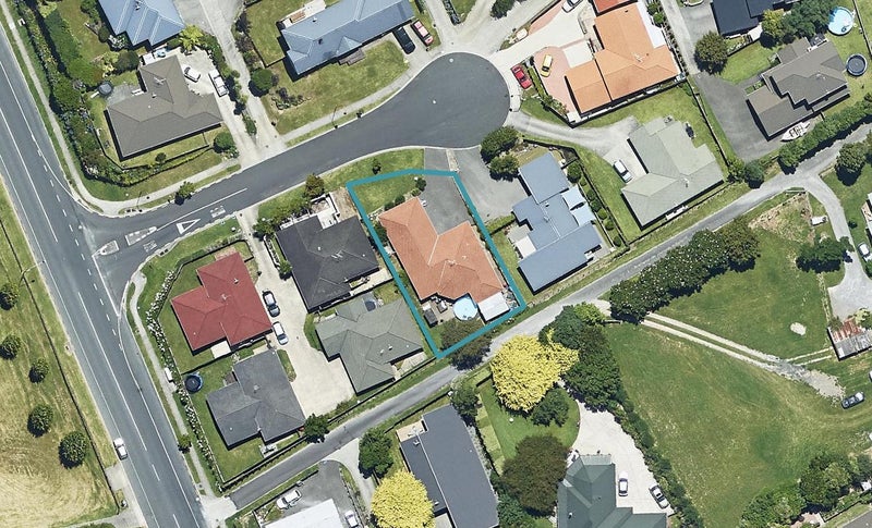 10 Maggie Place, Ohauiti, Tauranga - Carousel 1