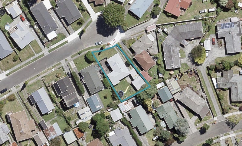 18 Harvard Grove, Totara Park, Upper Hutt - Carousel 1