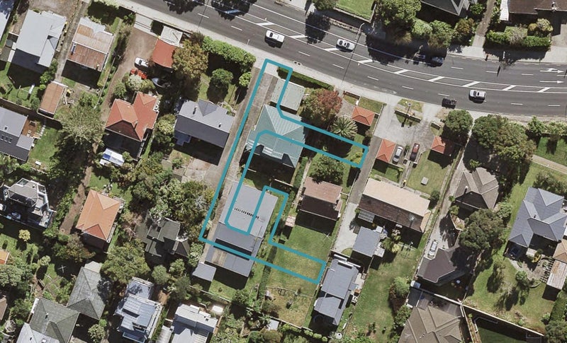 10/12 Onewa Road, Northcote Point, Auckland - Carousel 1