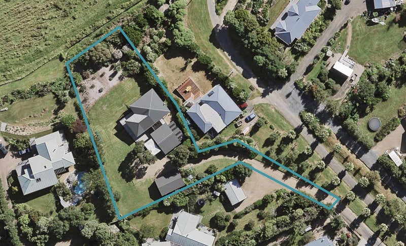 304E Sea View Road, Ostend, Waiheke Island - Carousel 1