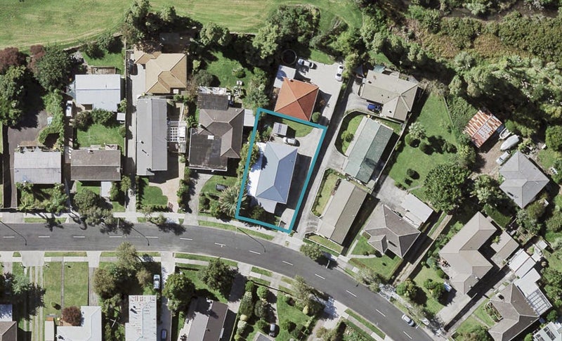 22 Ennis Avenue, Pakuranga Heights, Auckland - Carousel 1