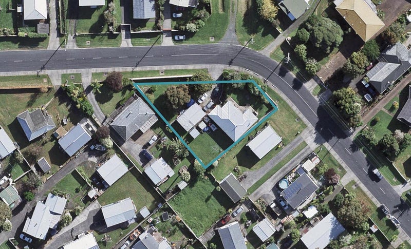14 Parakai Avenue, Parakai, Helensville - Carousel 1