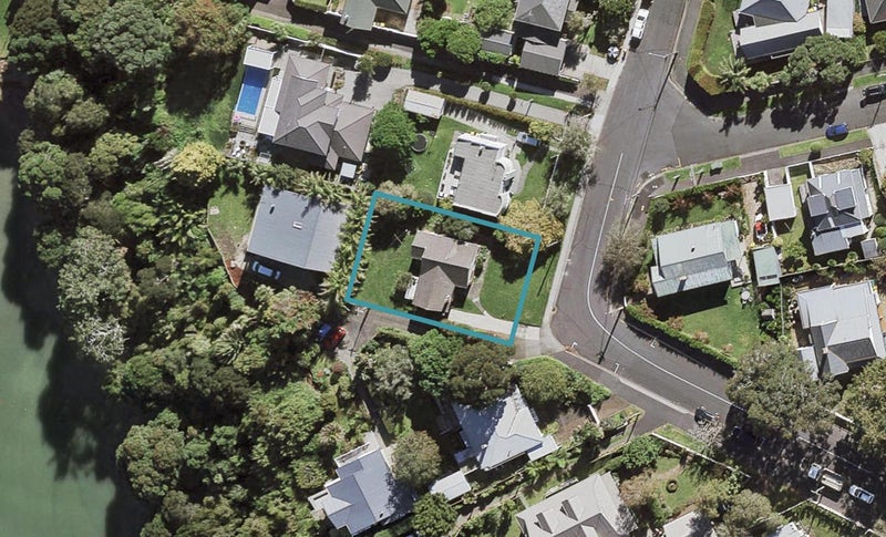 46 Clarence Road, Northcote Point, Auckland - Carousel 1