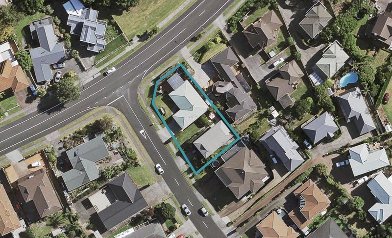 1/2 Calluna Crescent, Totara Heights, Auckland - Carousel 1