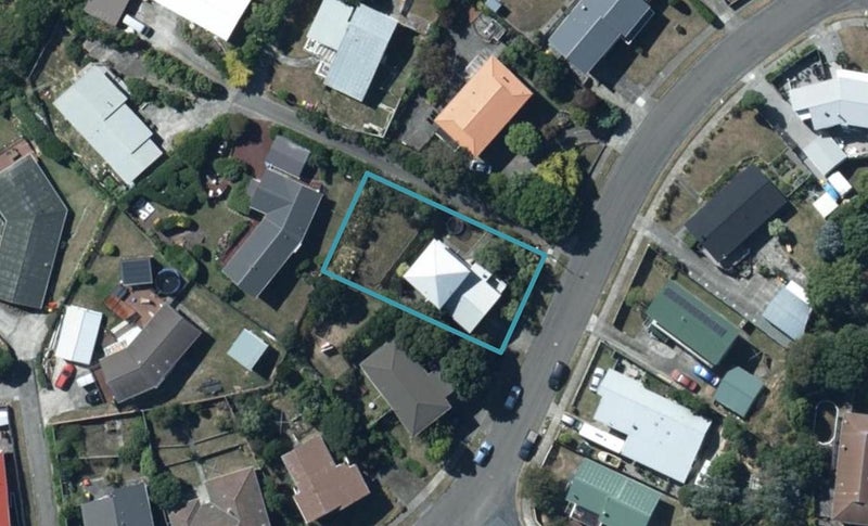 16 Pennant Grove, Titahi Bay, Porirua - Carousel 1