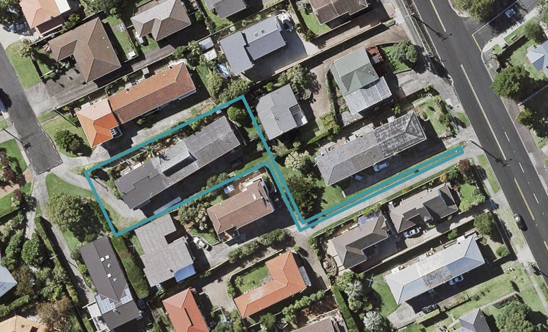 2/0 Tobruk Crescent, Milford, Auckland - Carousel 1