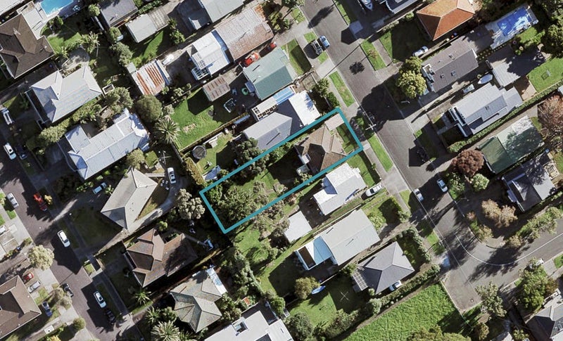 8 Hawea Road, Point Chevalier, Auckland - Carousel 1