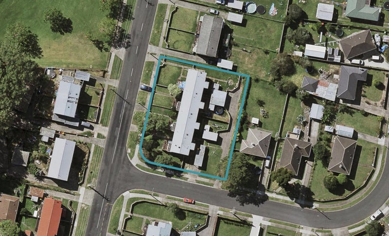 35 Hills Road, Ōtara, Auckland - Carousel 1