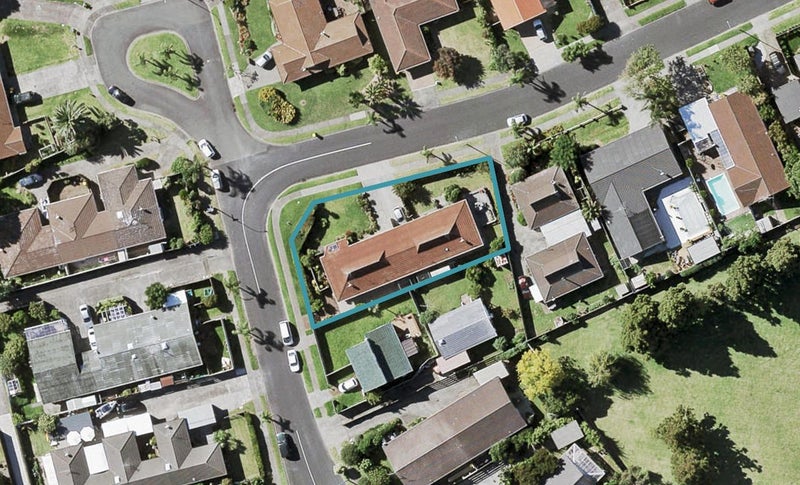 2/15 Vivian Wilson Drive, Eastern Beach, Auckland - Carousel 1