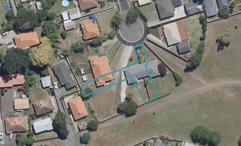 1/13 Armitage Place, Fairfield, Hamilton - Carousel 1