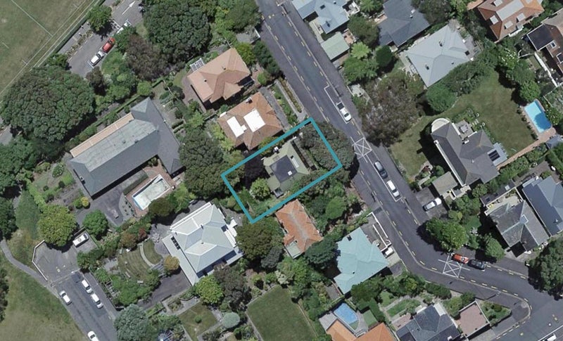 7 Kinross Street, Kelburn, Wellington - Carousel 1