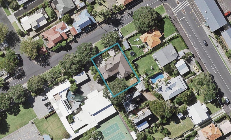 2 Morrison Avenue, Narrow Neck, Auckland - Carousel 1