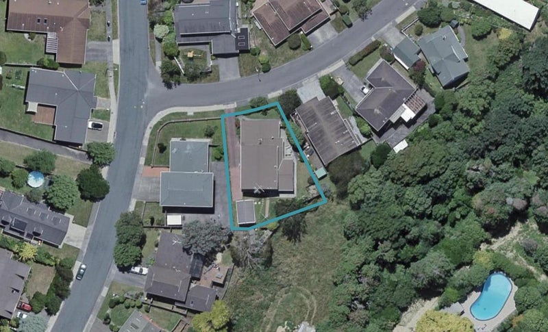 4 Wantwood Grove, Churton Park, Wellington - Carousel 1