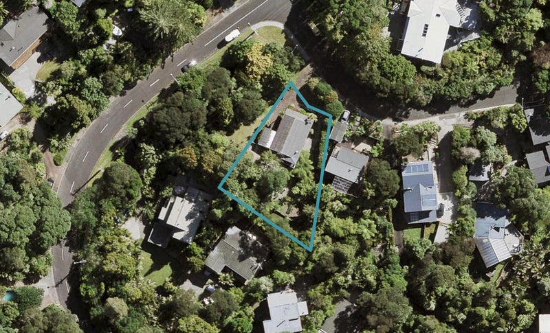 3 Lancewood Avenue, Titirangi, Auckland - Carousel 1
