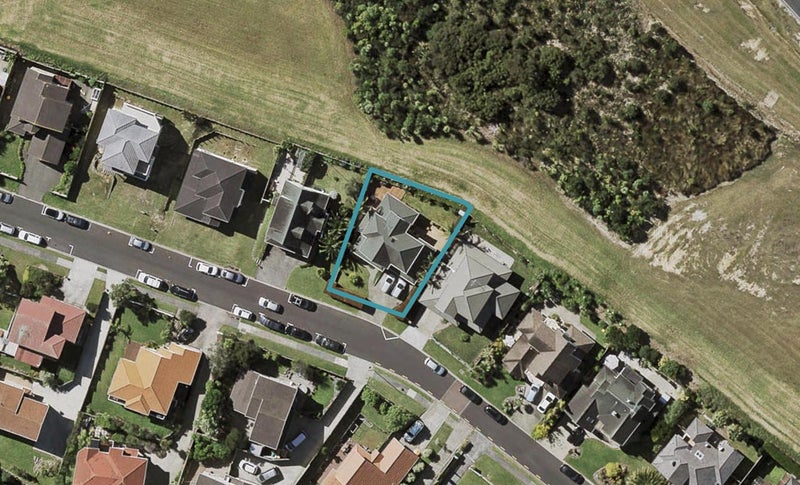 12 Highgrove Lane, Totara Vale, Auckland - Carousel 1
