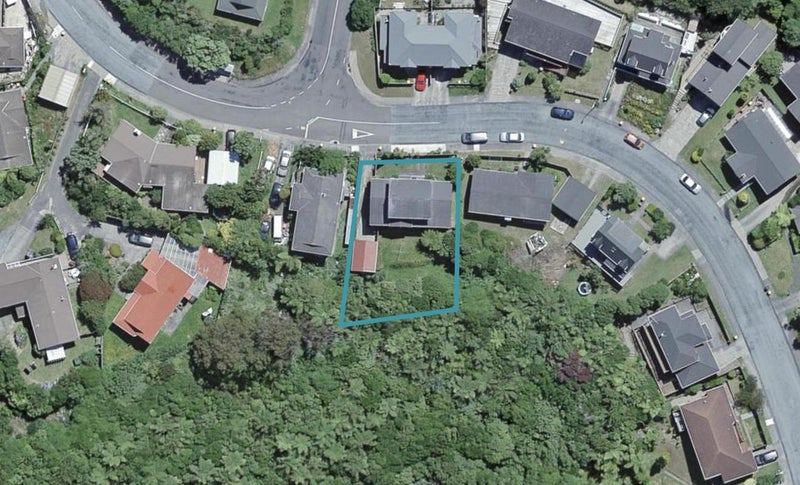 62 Woodhouse Avenue, Karori, Wellington - Carousel 1