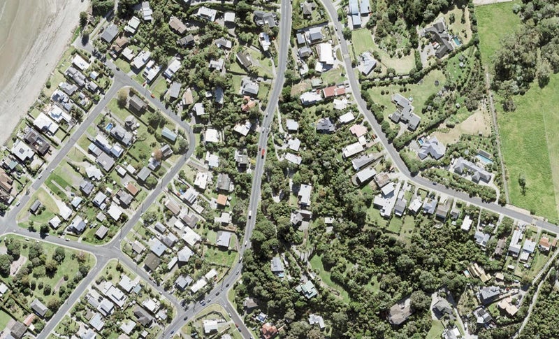 1095 Whangaparaoa Road, Tindalls Beach, Whangaparāoa - Carousel 1