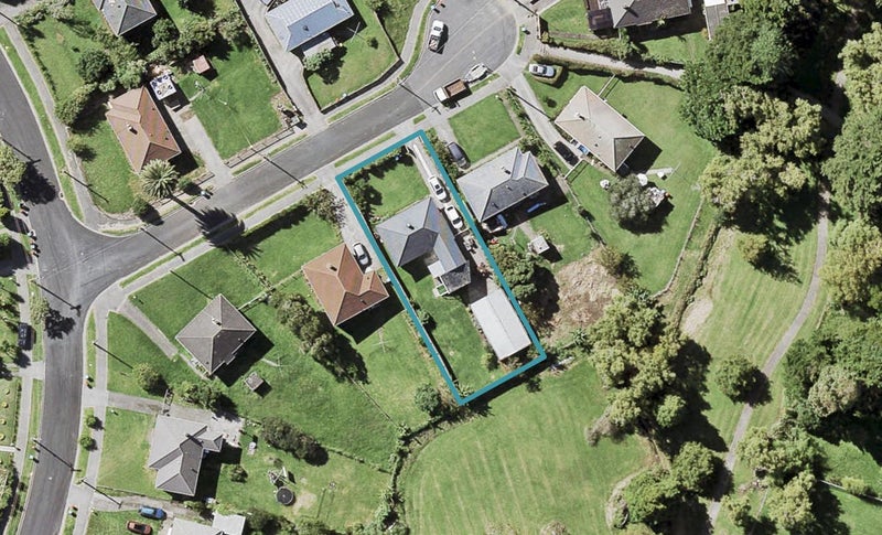 5 Roseway Place, Glen Innes, Auckland - Carousel 1