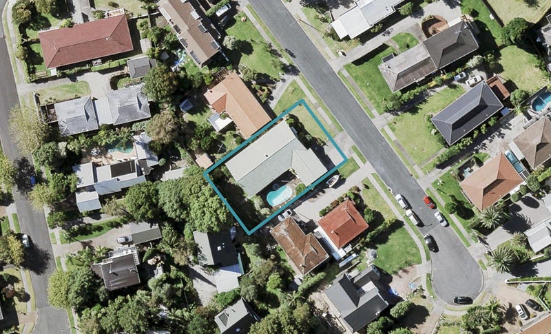 5 Malloy Place, Eastern Beach, Auckland - Carousel 1