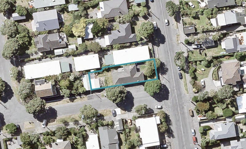 2 Karamu Street, Eastbourne, Lower Hutt - Carousel 1