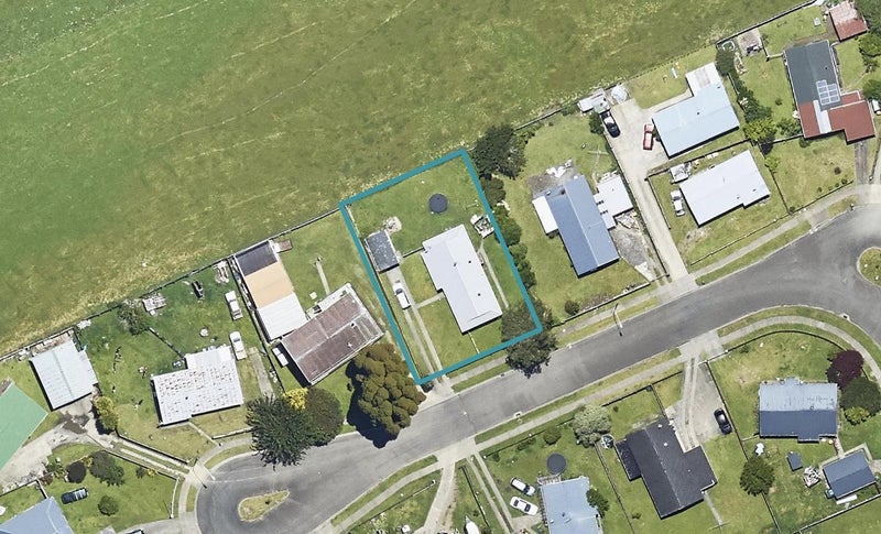 16 Hughes Place, Taneatua, Taneatua - Carousel 1