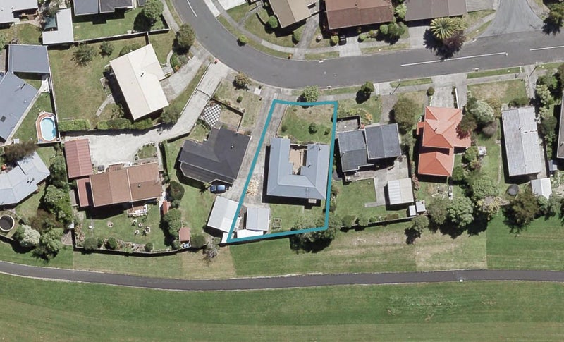 16 Brightwater Crescent, Totara Park, Upper Hutt - Carousel 1