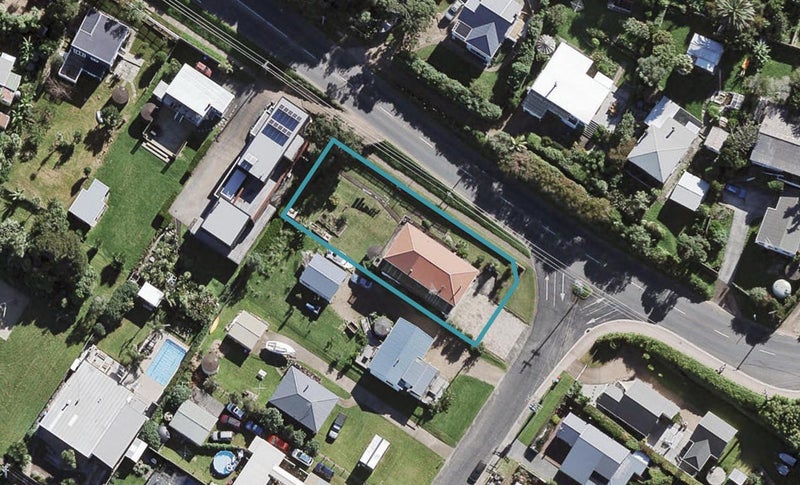 2 Blake Street, Surfdale, Waiheke Island - Carousel 1