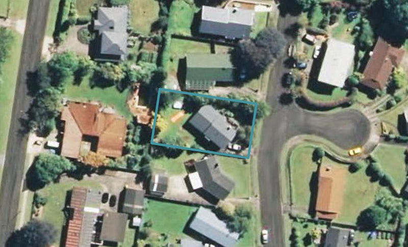 9 Fairbank Avenue, Stratford - Carousel 1