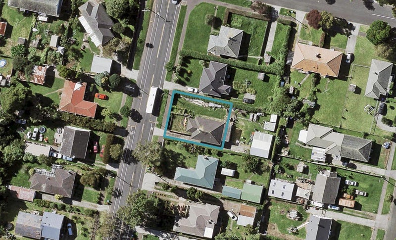 34 Erima Avenue, Point England, Auckland - Carousel 1
