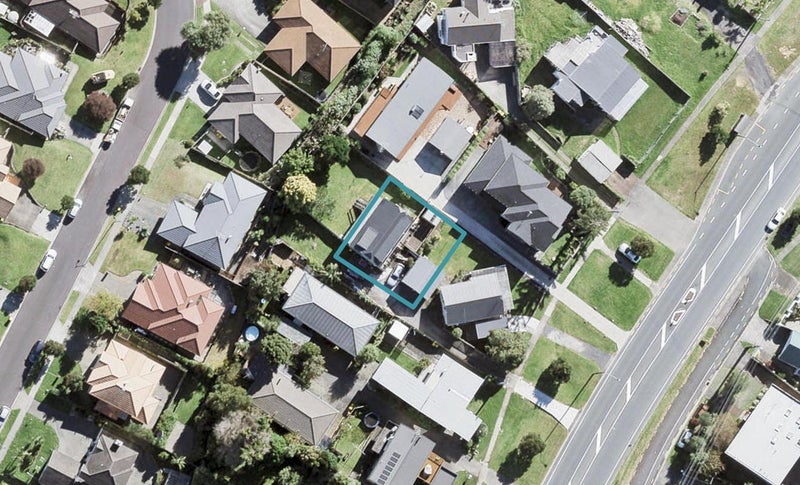 880A East Coast Road, Northcross, Auckland - Carousel 1