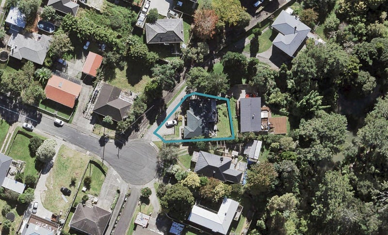 12 Alston Avenue, Kelston, Auckland - Carousel 1